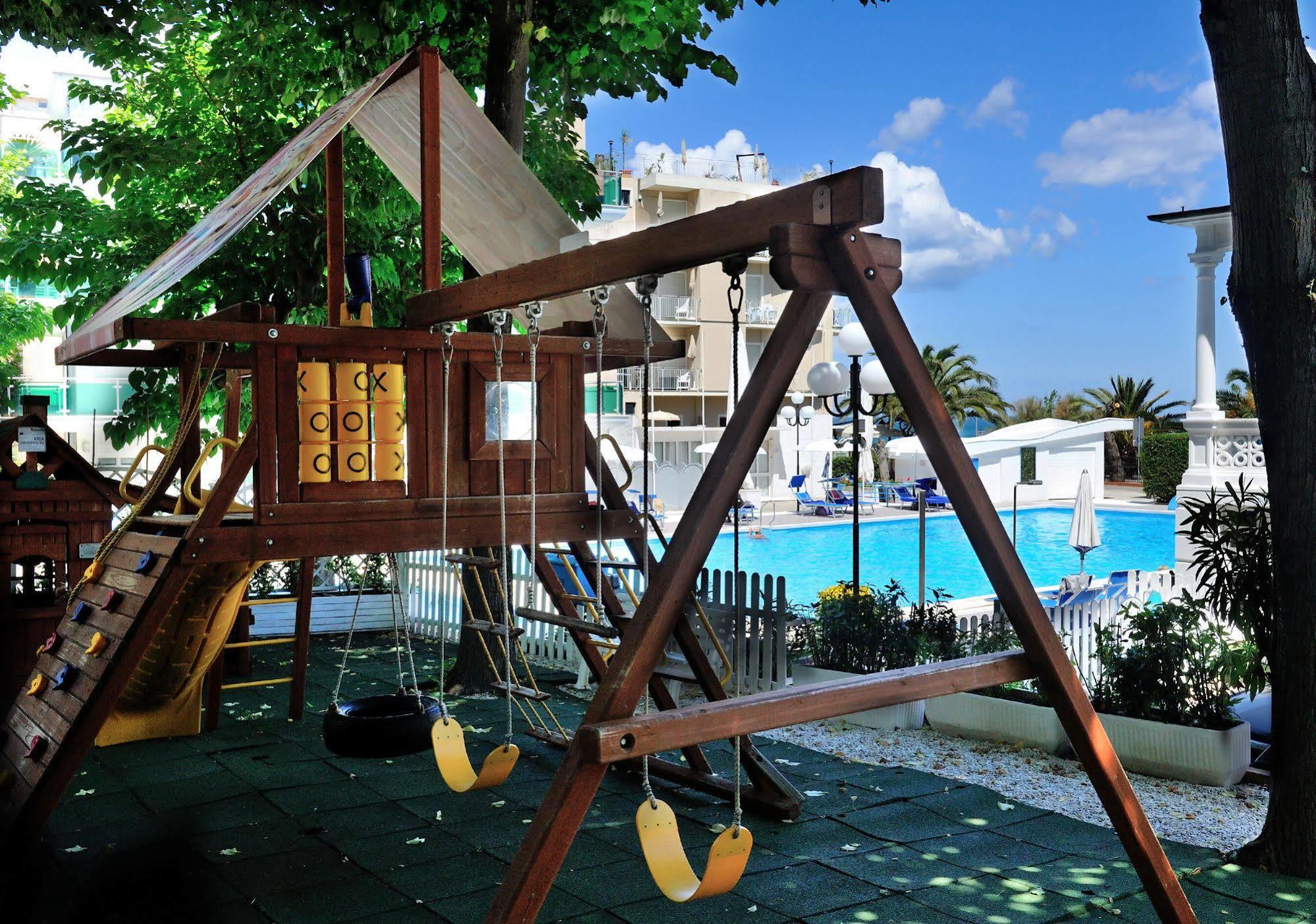 Hotel Venus Gabicce Mare Exterior photo