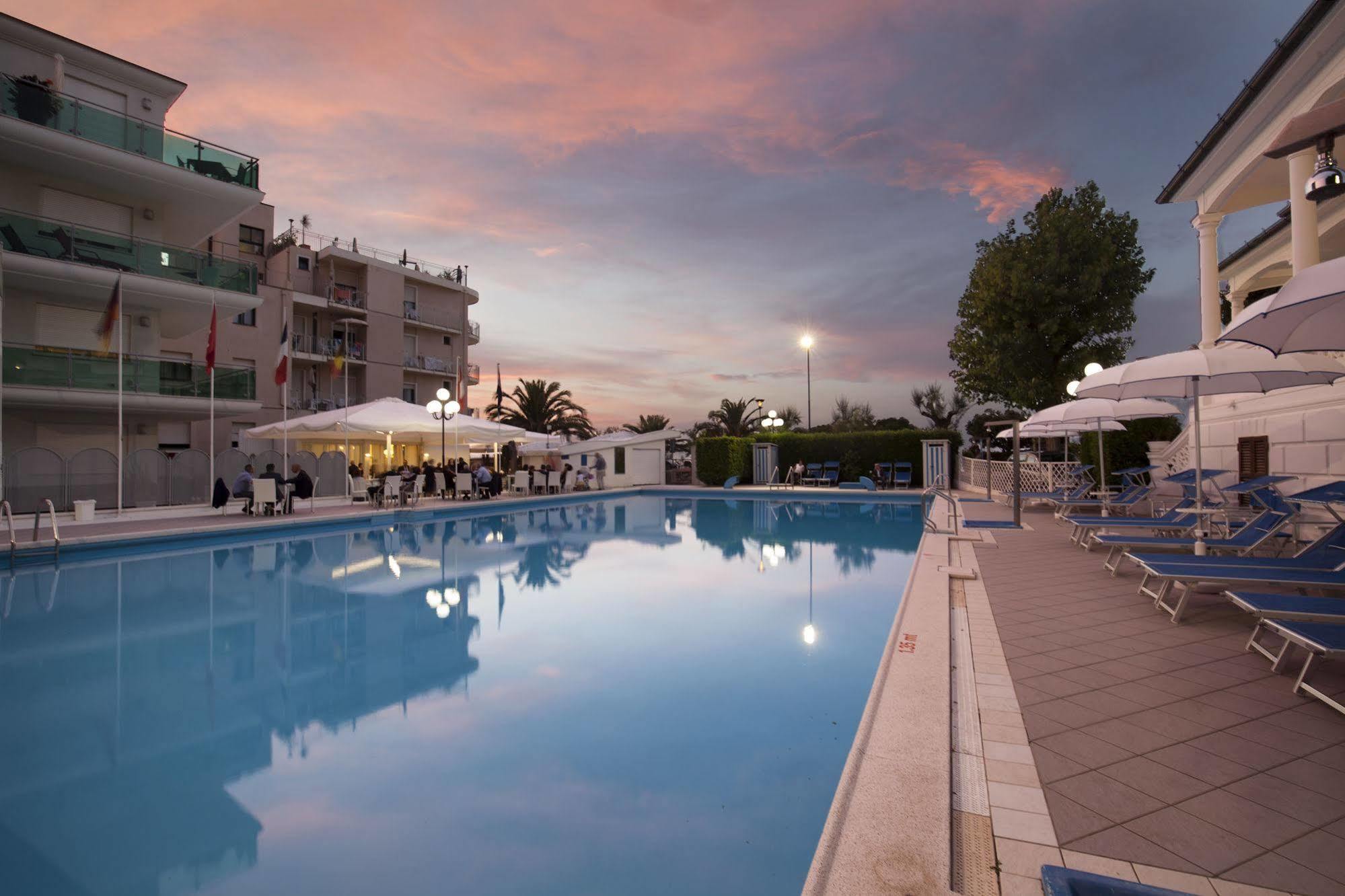 Hotel Venus Gabicce Mare Exterior photo